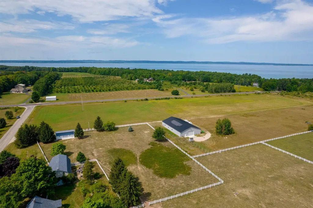 3619 Tompkins Road Peninsula Township MI 49686