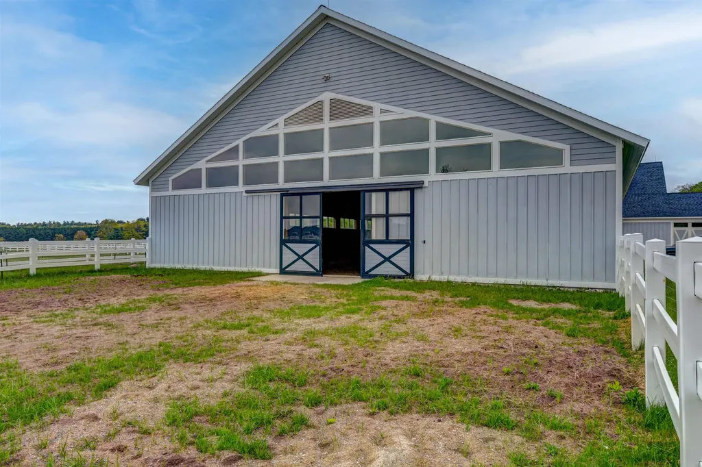 3619 Tompkins Road Peninsula Township MI 49686