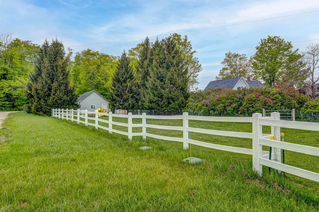 3619 Tompkins Road Peninsula Township MI 49686