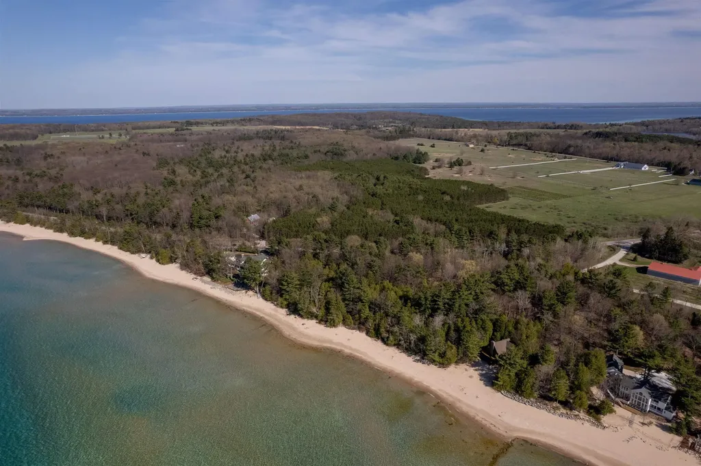 3619 Tompkins Road Peninsula Township MI 49686