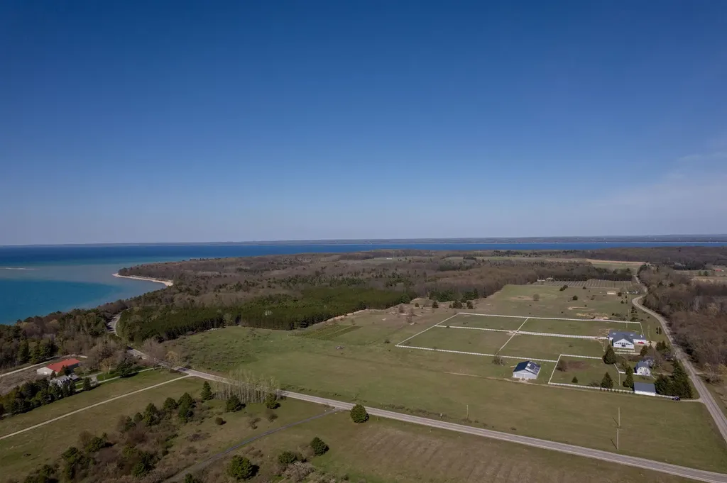 3619 Tompkins Road Peninsula Township MI 49686