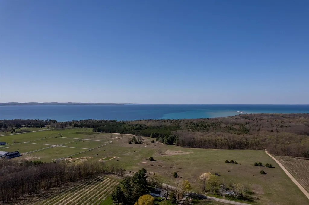 3619 Tompkins Road Peninsula Township MI 49686