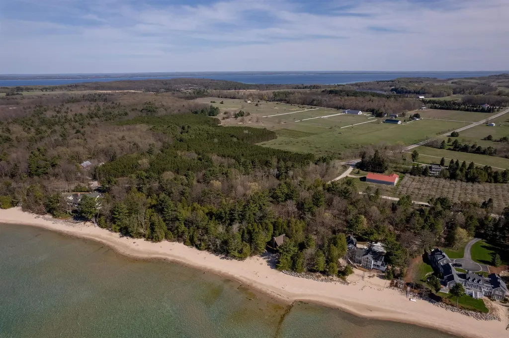 3619 Tompkins Road Peninsula Township MI 49686