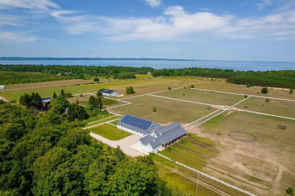 3619 Tompkins Road Peninsula Township MI 49686