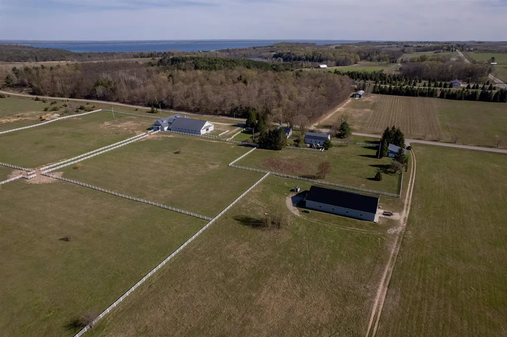 3619 Tompkins Road Peninsula Township MI 49686