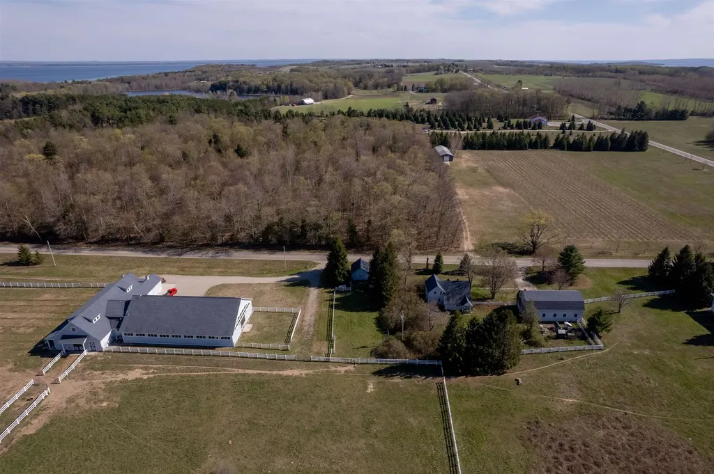 3619 Tompkins Road Peninsula Township MI 49686