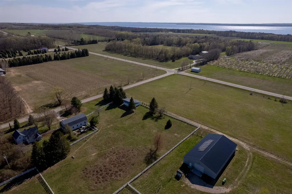 3619 Tompkins Road Peninsula Township MI 49686