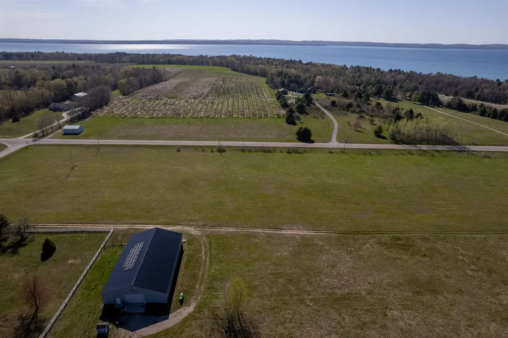 3619 Tompkins Road Peninsula Township MI 49686