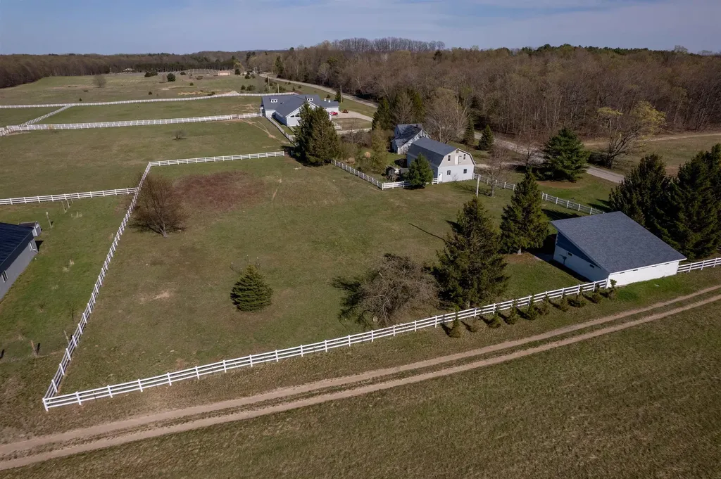 3619 Tompkins Road Peninsula Township MI 49686