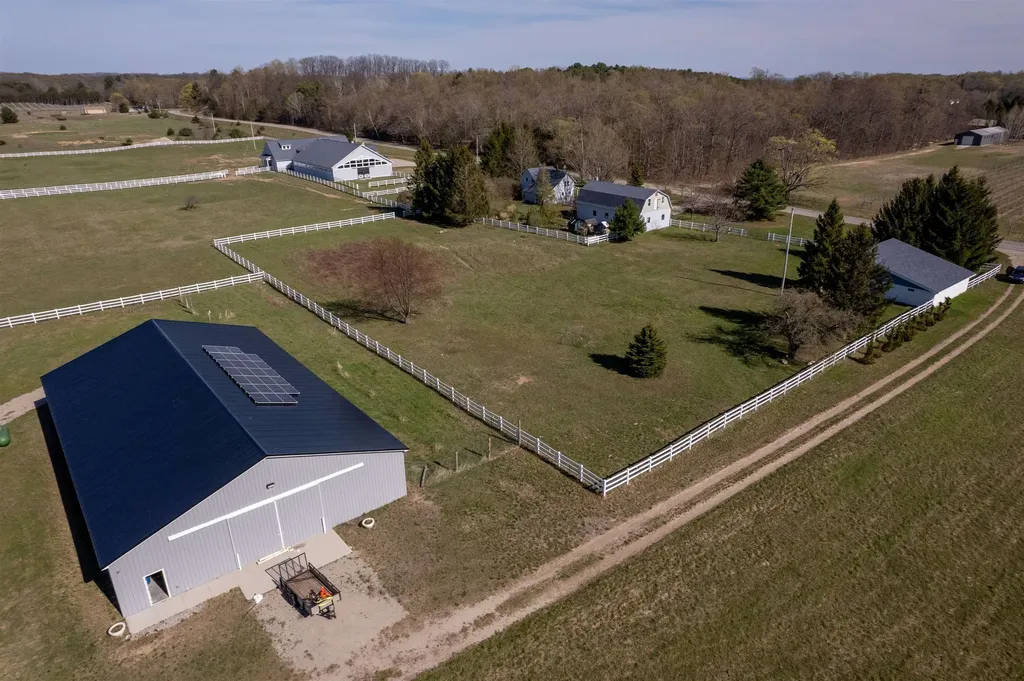 3619 Tompkins Road Peninsula Township MI 49686