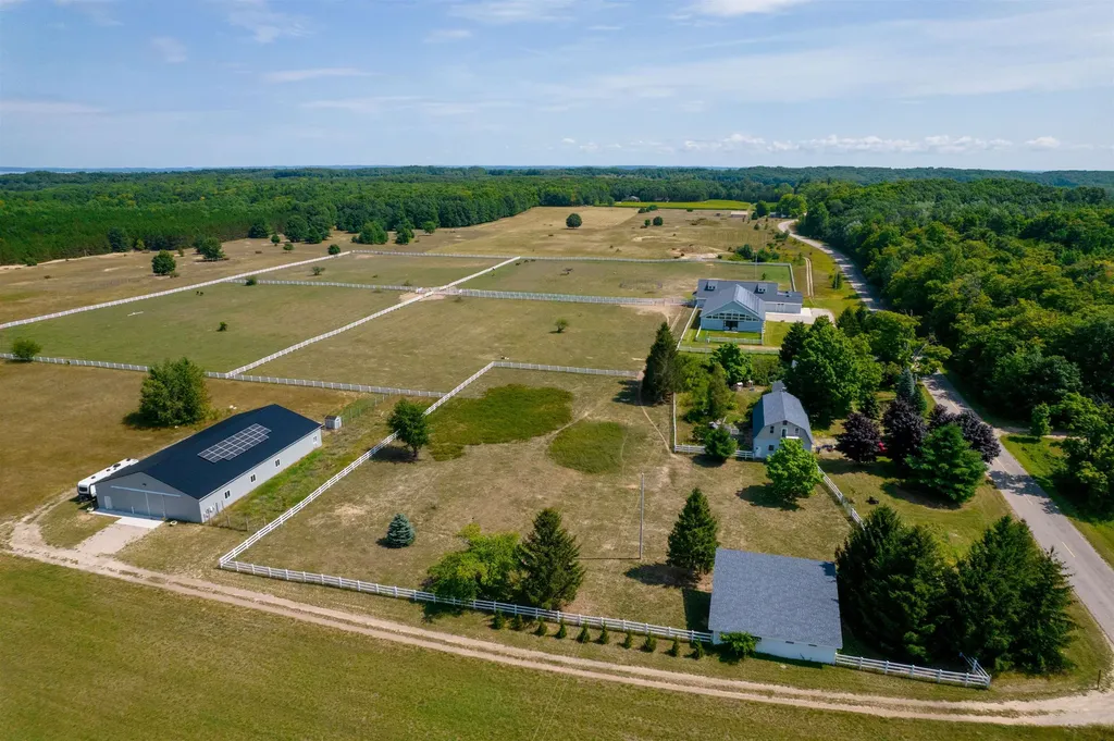3619 Tompkins Road Peninsula Township MI 49686