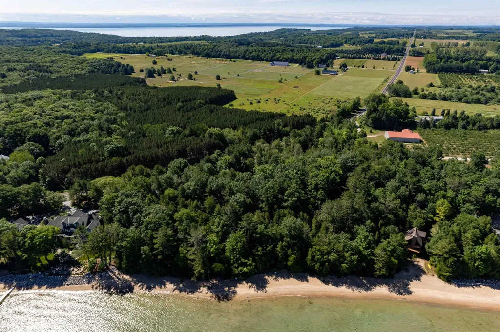 3619 Tompkins Road Peninsula Township MI 49686