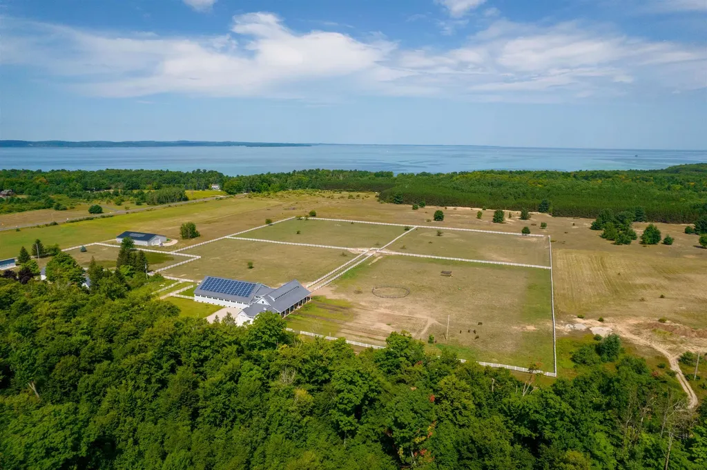 3619 Tompkins Road Peninsula Township MI 49686