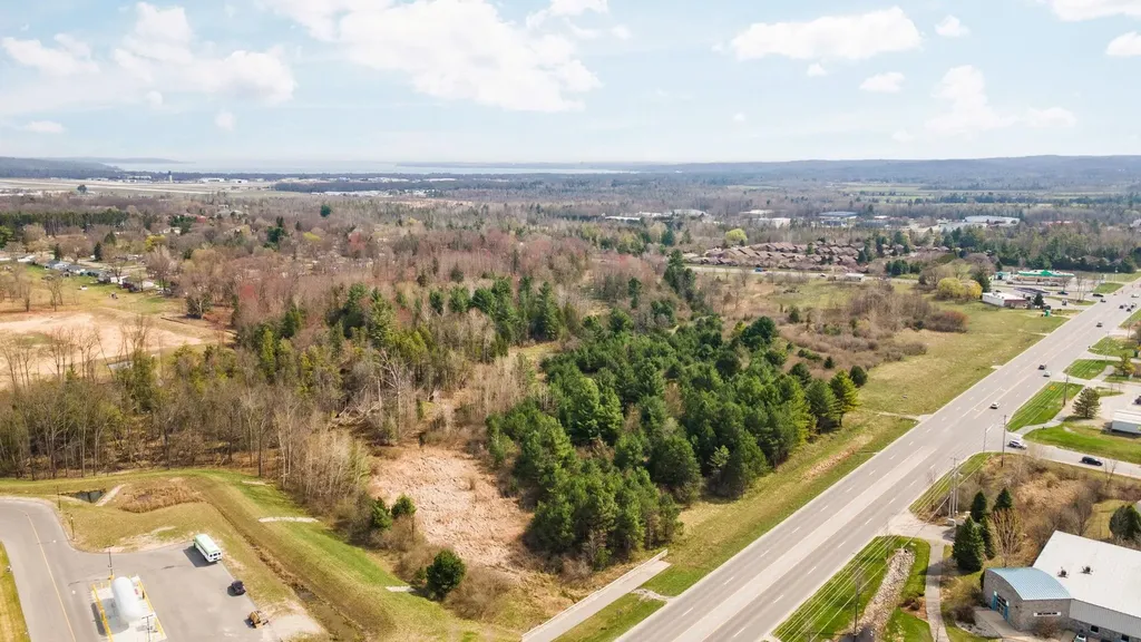 2051 N Garfield Road Garfield Charter Township MI 49686