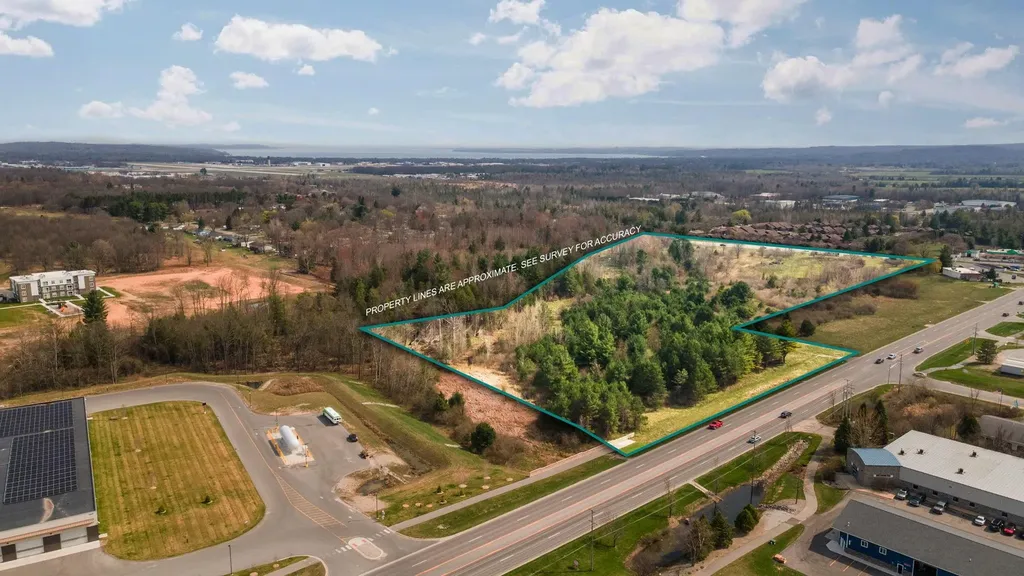 2051 N Garfield Road Garfield Charter Township MI 49686