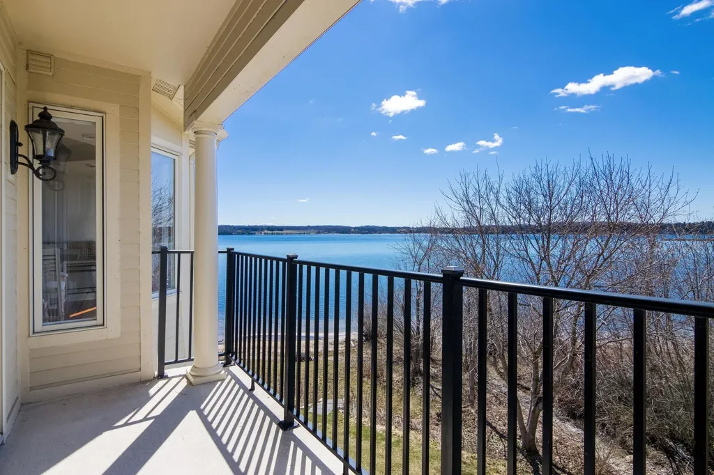 704 N Dockside Circle Suttons Bay Township MI 49682