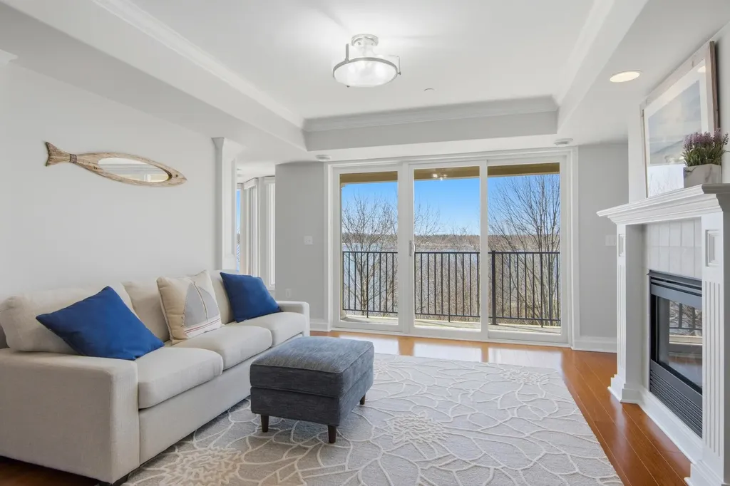 704 N Dockside Circle Suttons Bay Township MI 49682