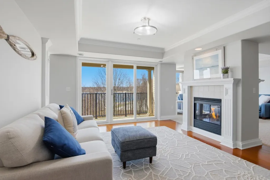704 N Dockside Circle Suttons Bay Township MI 49682
