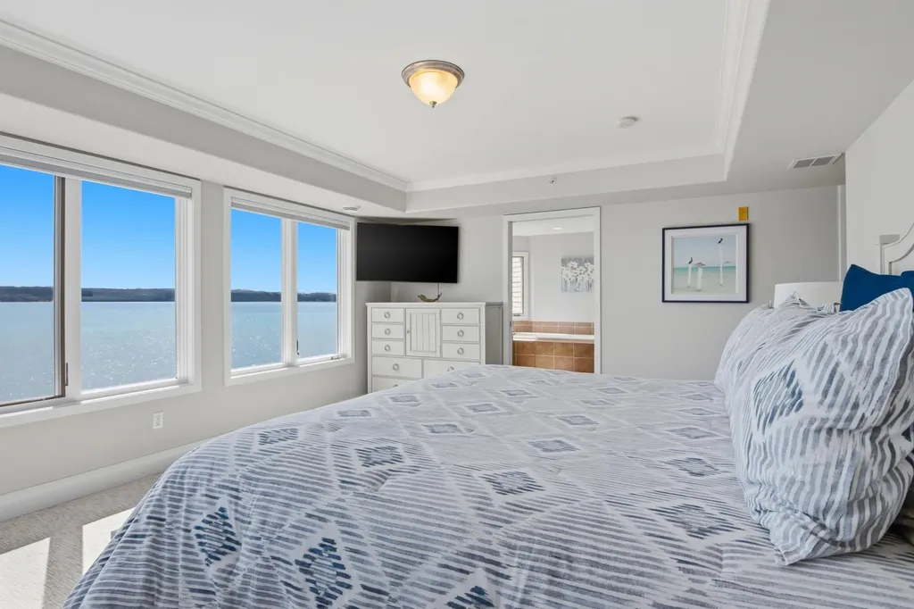 704 N Dockside Circle Suttons Bay Township MI 49682