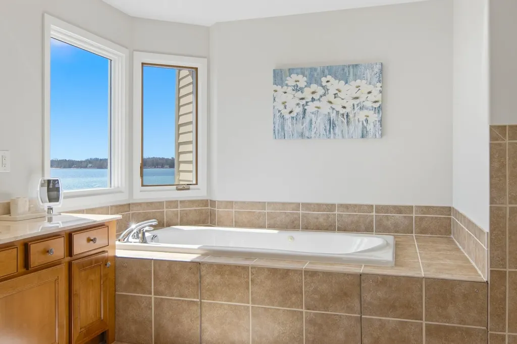 704 N Dockside Circle Suttons Bay Township MI 49682