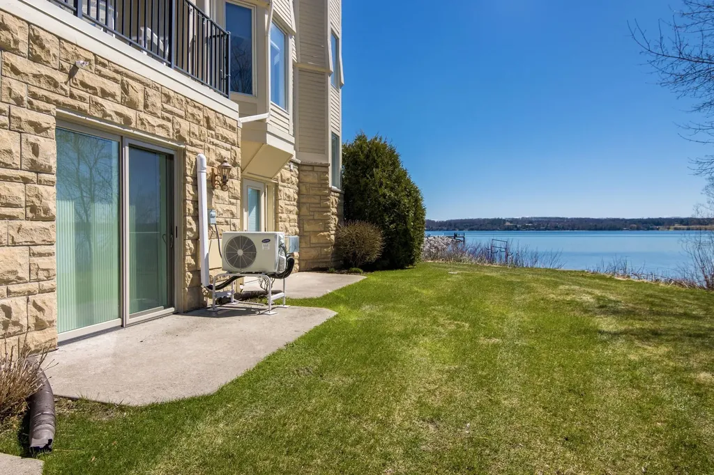 704 N Dockside Circle Suttons Bay Township MI 49682