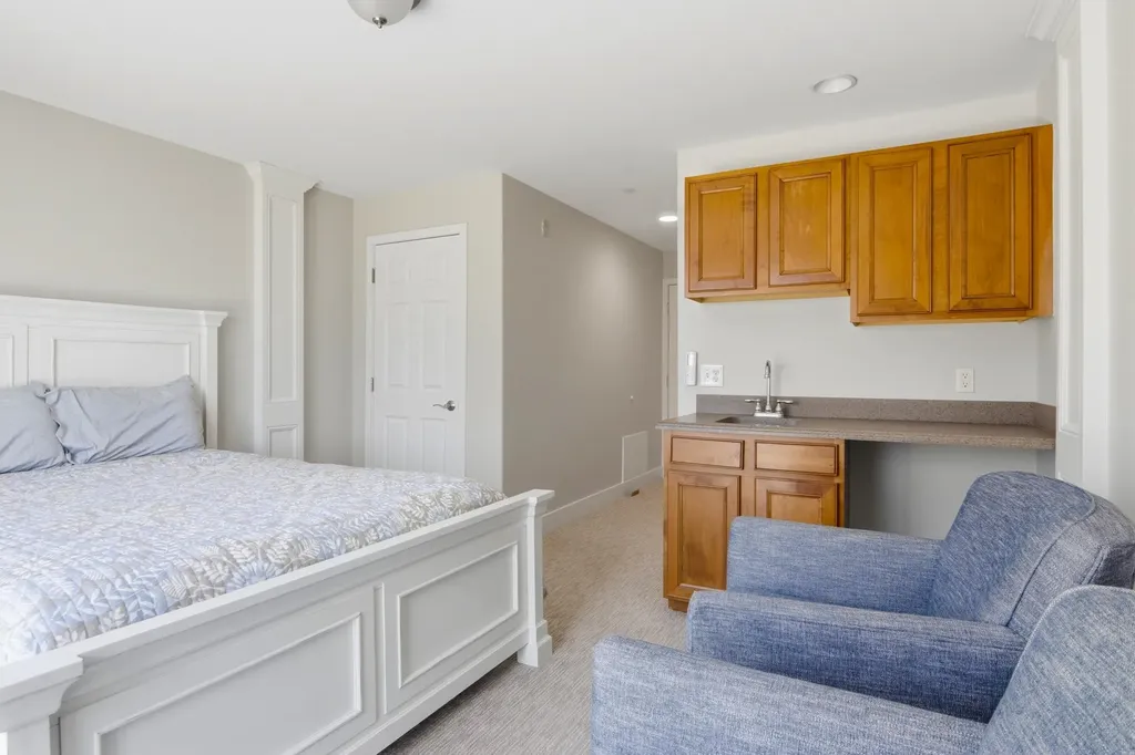 704 N Dockside Circle Suttons Bay Township MI 49682