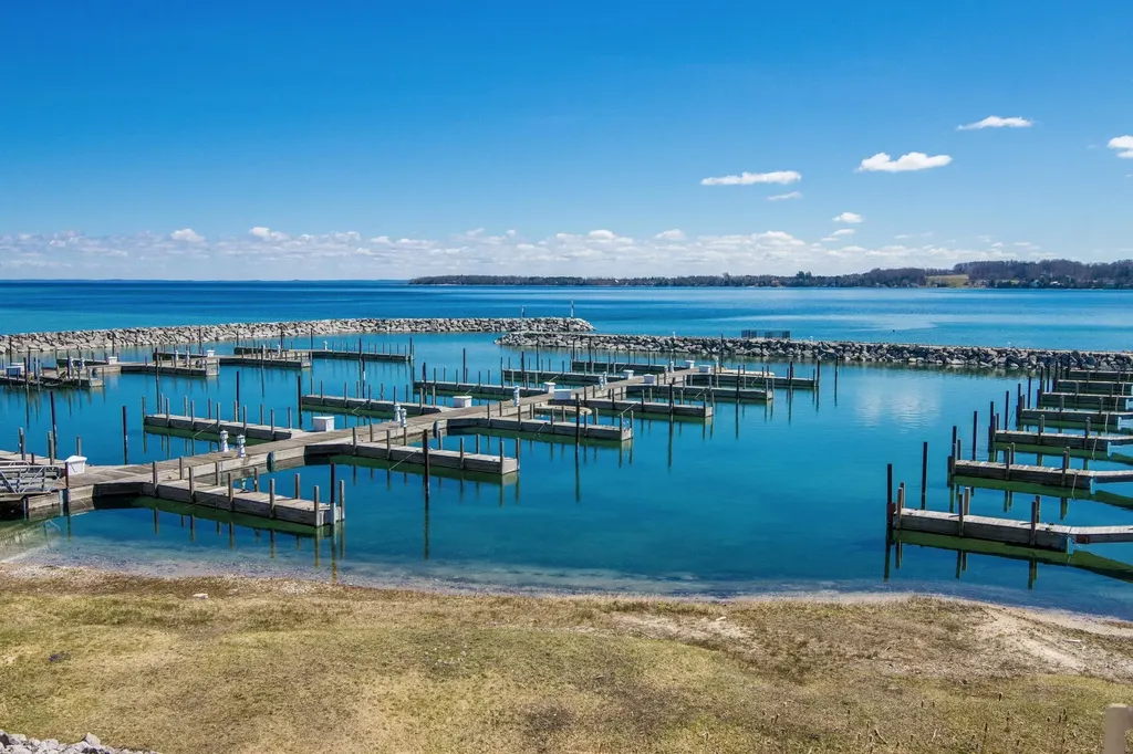 704 N Dockside Circle Suttons Bay Township MI 49682