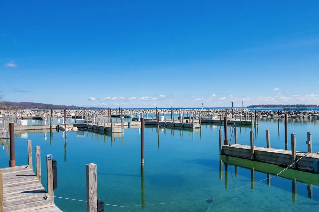 704 N Dockside Circle Suttons Bay Township MI 49682