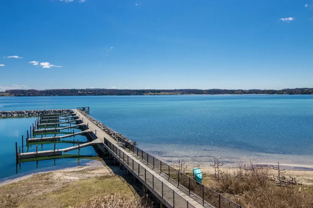 704 N Dockside Circle Suttons Bay Township MI 49682