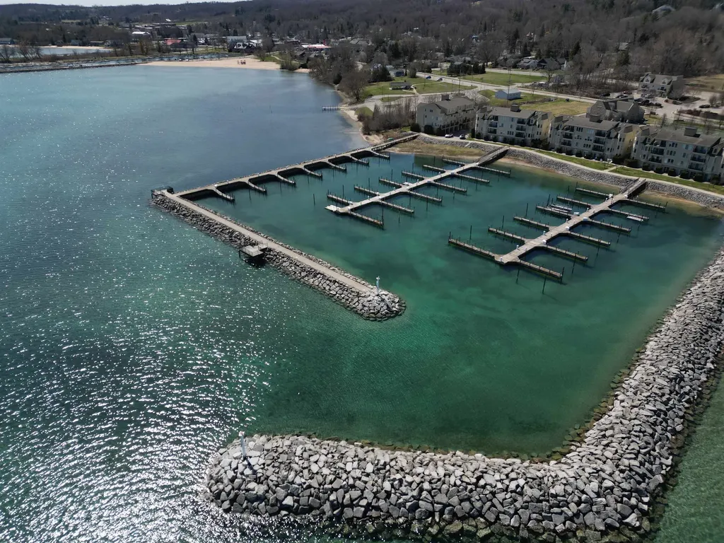 704 N Dockside Circle Suttons Bay Township MI 49682