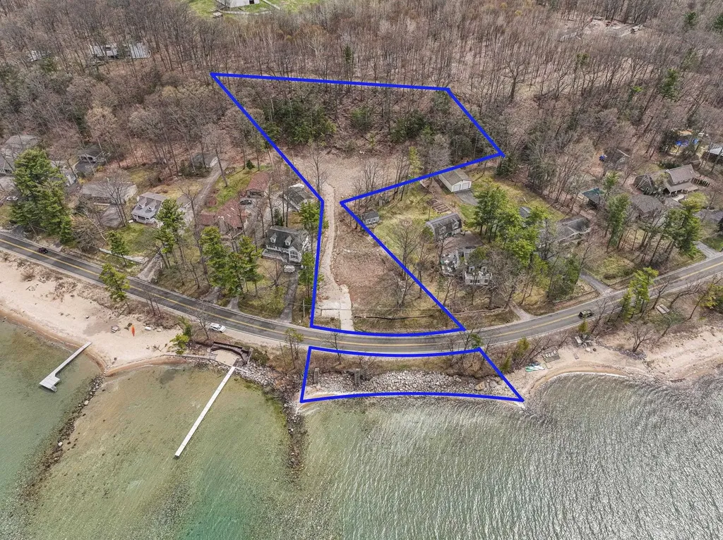 9006 Peninsula Drive Peninsula Township MI 49686