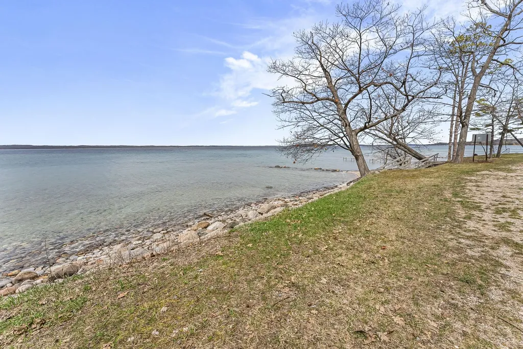 9006 Peninsula Drive Peninsula Township MI 49686