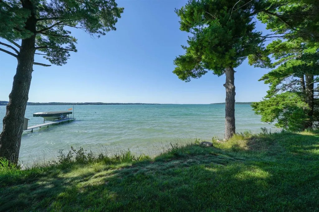 8431 Drake Lane Whitewater Township MI 49690