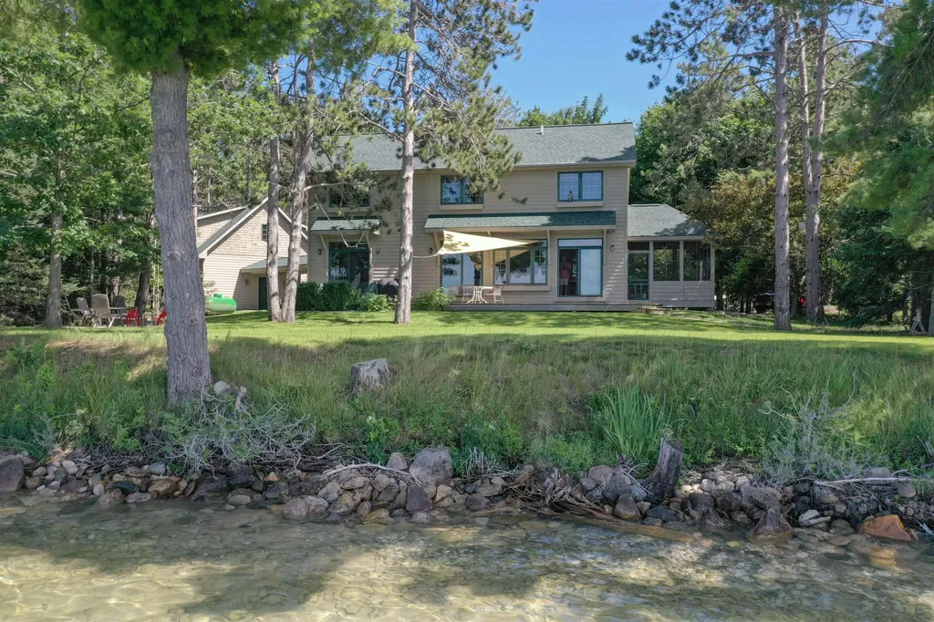 8431 Drake Lane Whitewater Township MI 49690