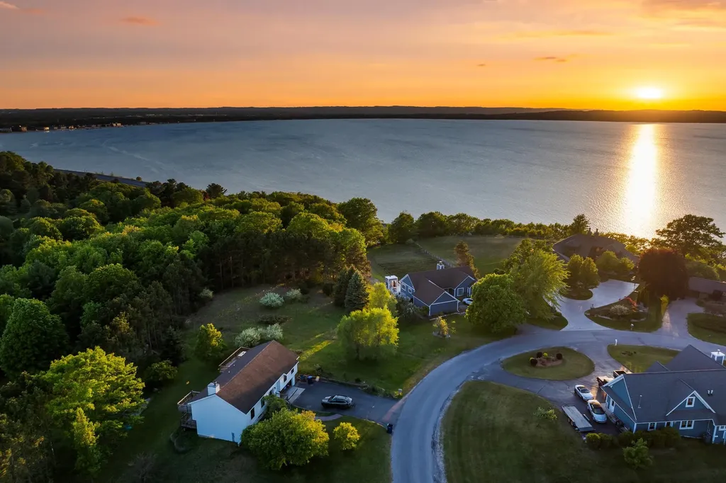 3147 Scenic Hills Drive Acme Township MI 49690