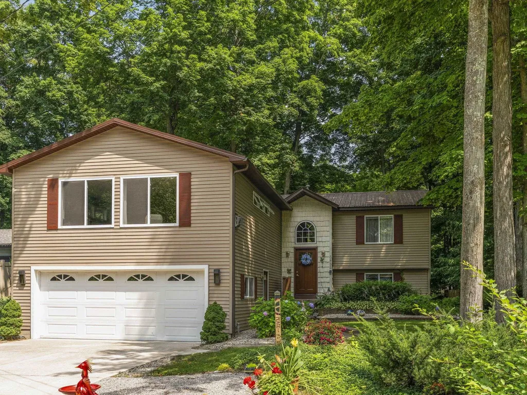 3855 White Birch Drive Green Lake Township MI 49637