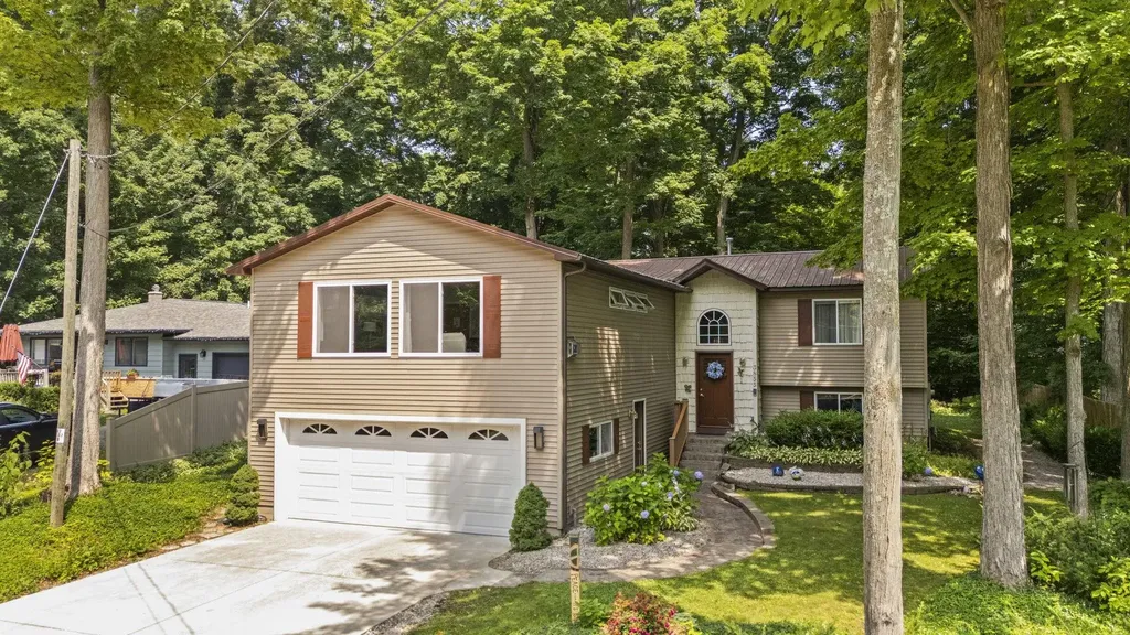 3855 White Birch Drive Green Lake Township MI 49637
