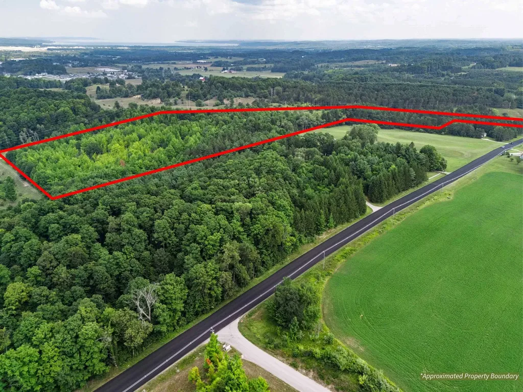 1216 Hoch Road Garfield Charter Township MI 49696