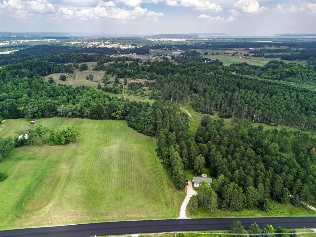 1216 Hoch Road Garfield Charter Township MI 49696