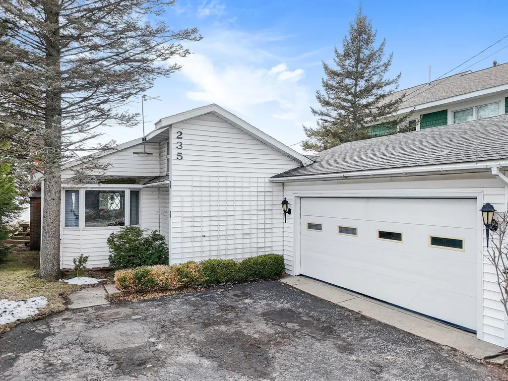 235 E Lake Mitchell Drive Cherry Grove Township MI 49601