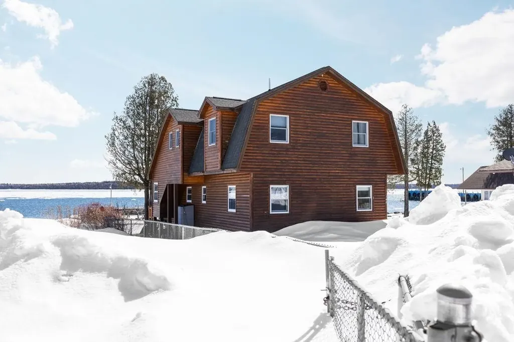148 N Huron Detour Township MI 49725
