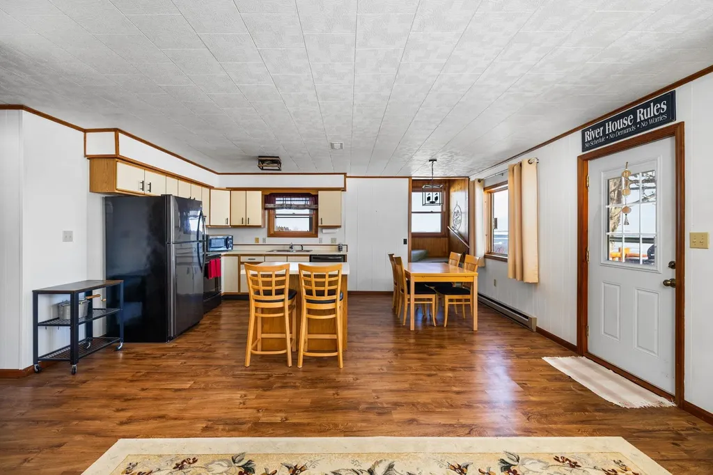 148 N Huron Detour Township MI 49725