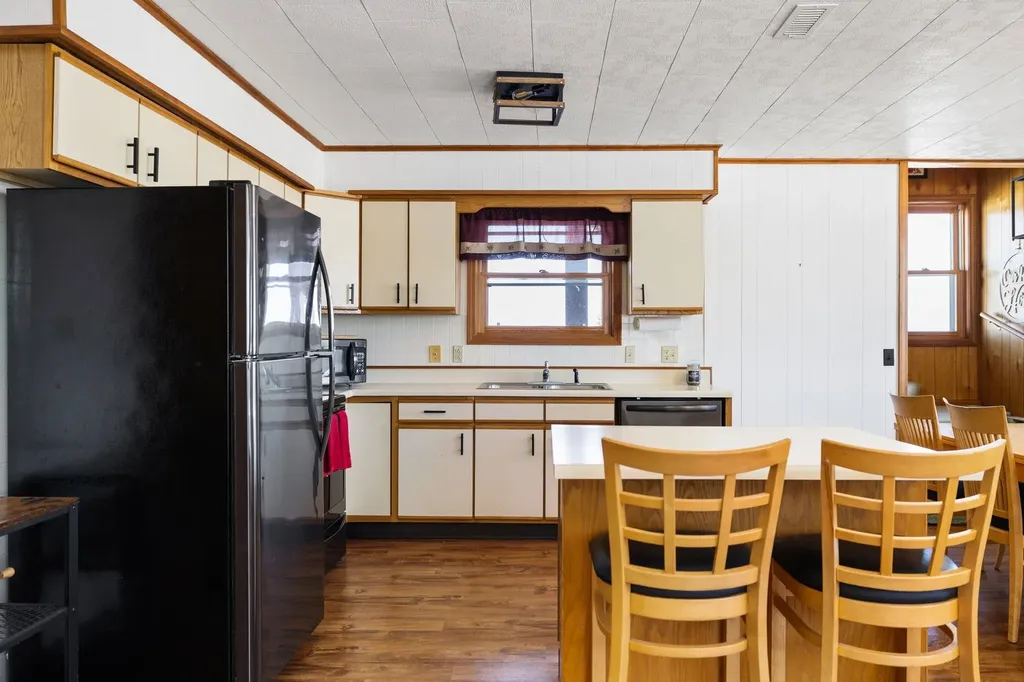 148 N Huron Detour Township MI 49725
