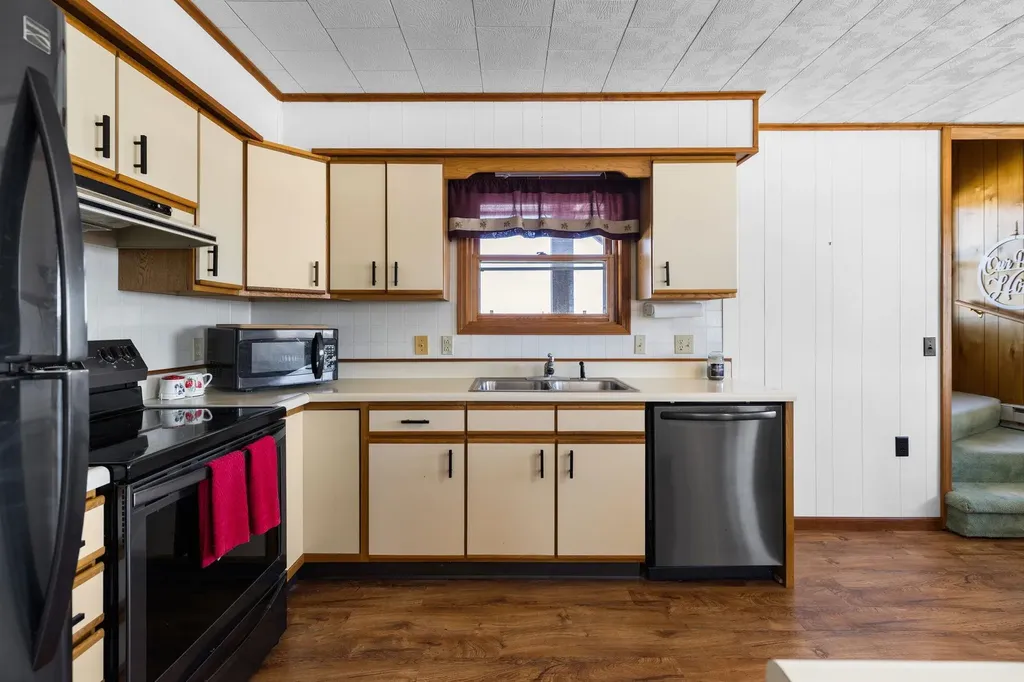 148 N Huron Detour Township MI 49725