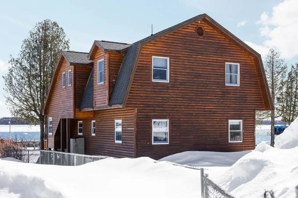 148 N Huron Detour Township MI 49725