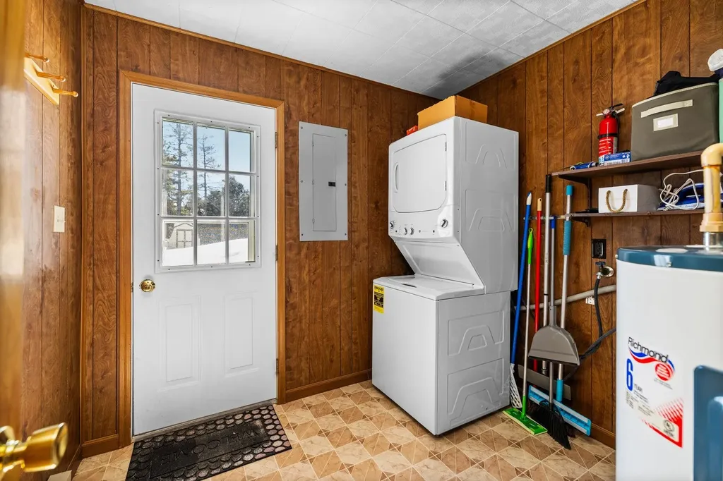 148 N Huron Detour Township MI 49725