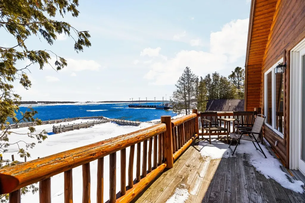 148 N Huron Detour Township MI 49725