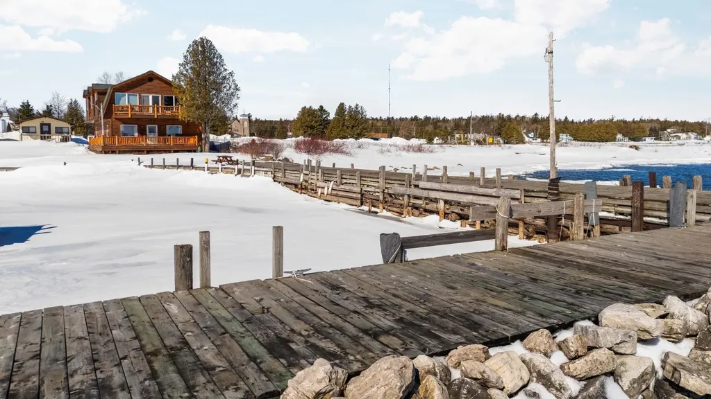 148 N Huron Detour Township MI 49725