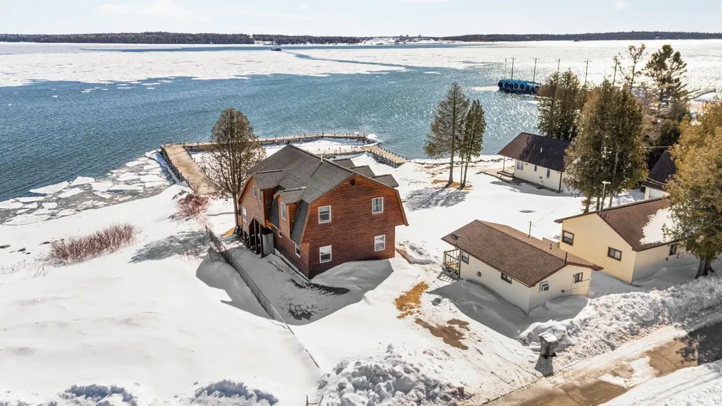 148 N Huron Detour Township MI 49725