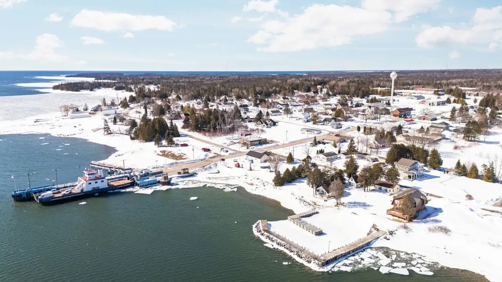148 N Huron Detour Township MI 49725